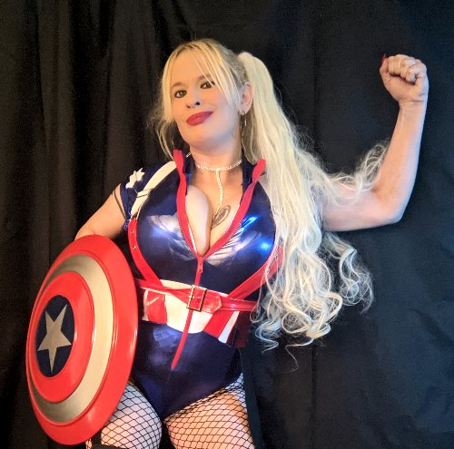 Thicc Female Captain America - Daisy Chain Cosplay #3