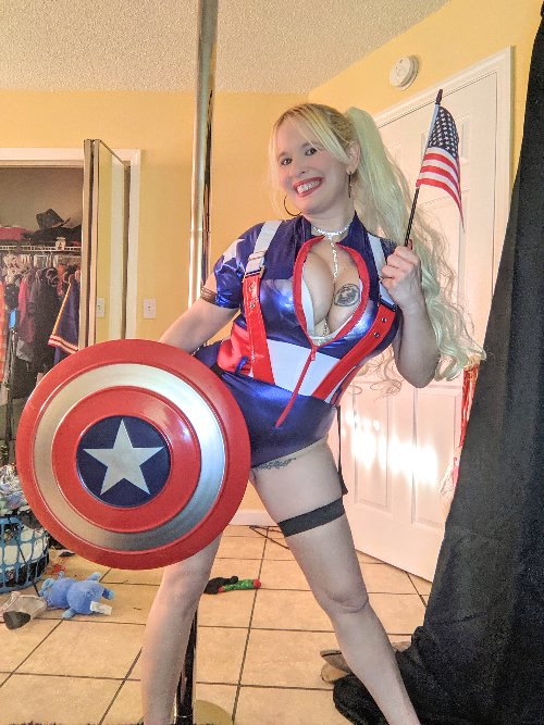 Thicc Female Captain America - Daisy Chain Cosplay #2
